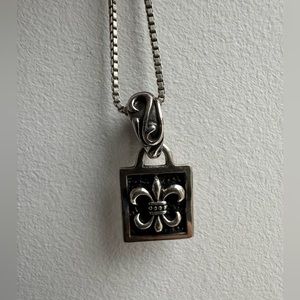 MSCO silver necklace square fleur-de-lis pendant